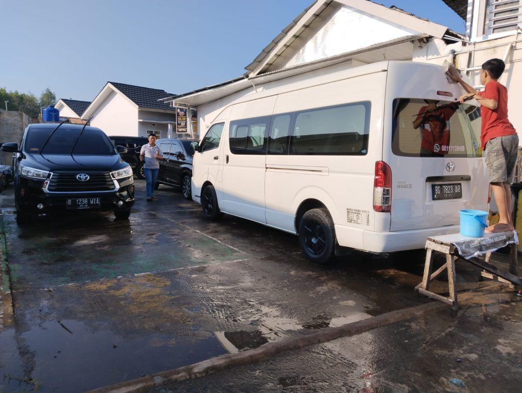 Menikmati Liburan Nyaman dan Seru dengan Sewa Hiace Palembang